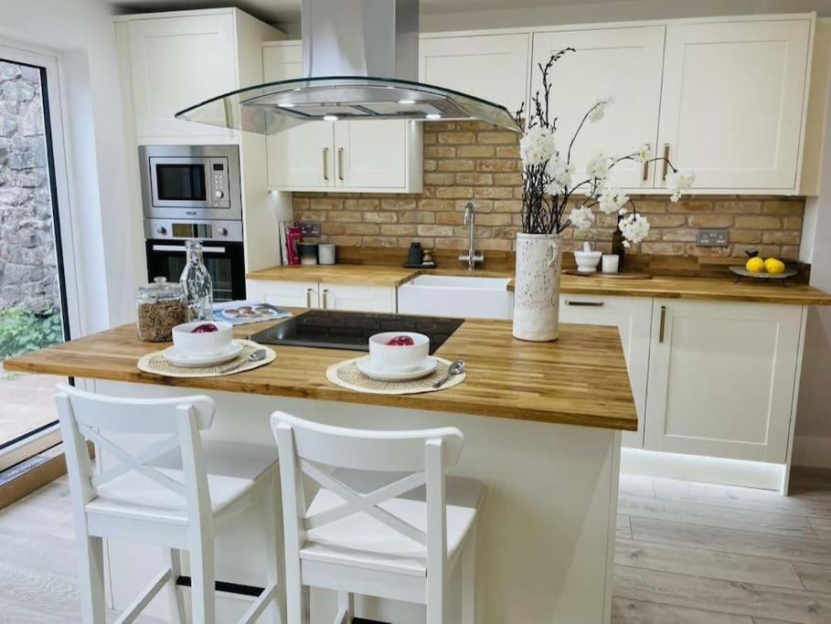 Charming Cottage Close To M4 Bridgend Bridgend (Wales) Exterior foto